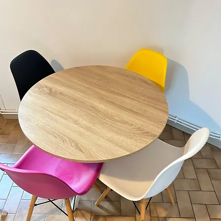 Chez Diane , Complet , Parking Gratuit Devant L'immeuble 아파트